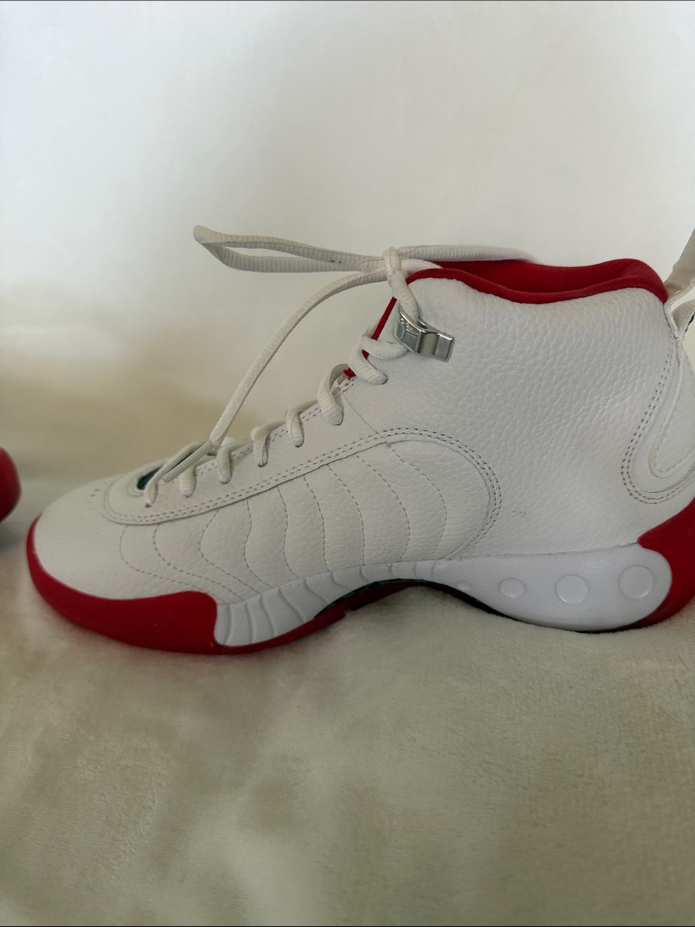 Men's Athletic High-Top Shoes in White and Red - Picture 3 of 10